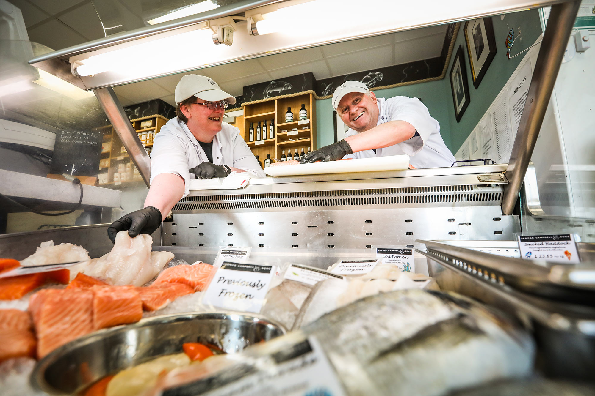 Fishmonger workers displaying fish in the Perth Shopby Mhairi Edwards / DCT Media